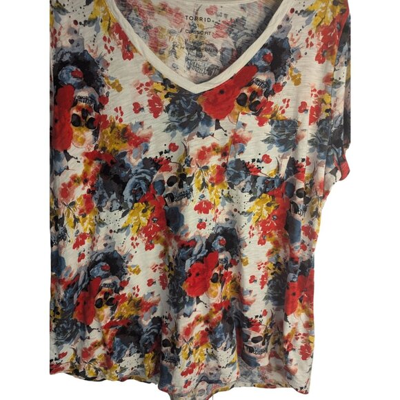 Torrid Classic Fit Tee Womens Sz 1/ 1X Floral & Skulls Print Colorful Boho Artsy - Picture 3 of 8